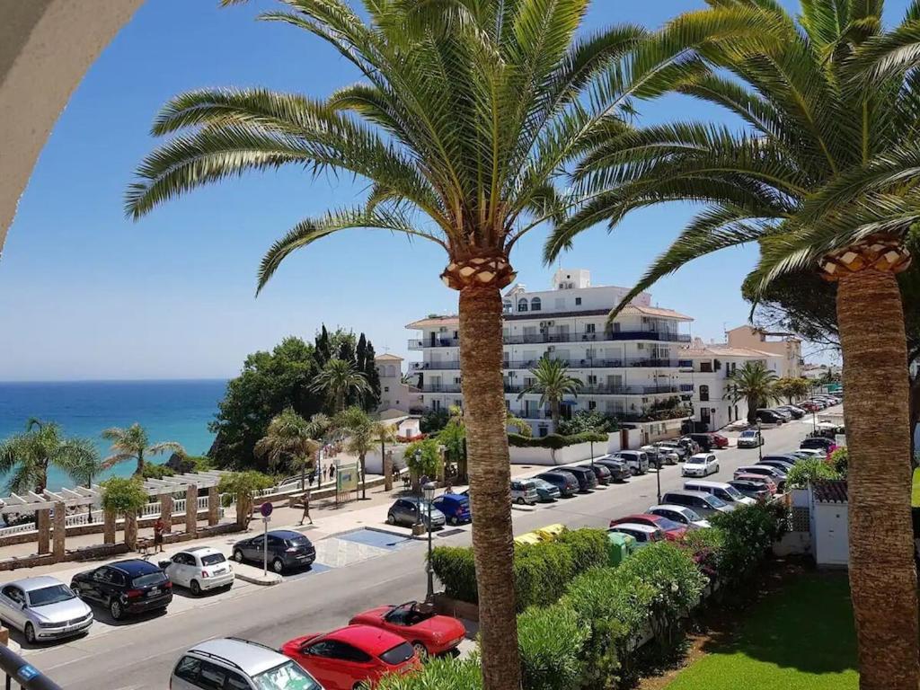 Edificio Verdemar - Stunning 1 Bed Apartment With Pool & Sea Views 네르하 외부 사진