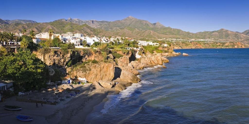 Edificio Verdemar - Stunning 1 Bed Apartment With Pool & Sea Views 네르하 외부 사진