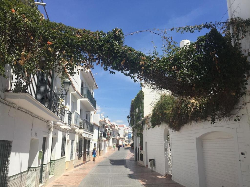 Edificio Verdemar - Stunning 1 Bed Apartment With Pool & Sea Views 네르하 외부 사진