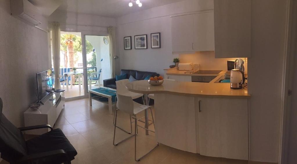Edificio Verdemar - Stunning 1 Bed Apartment With Pool & Sea Views 네르하 외부 사진