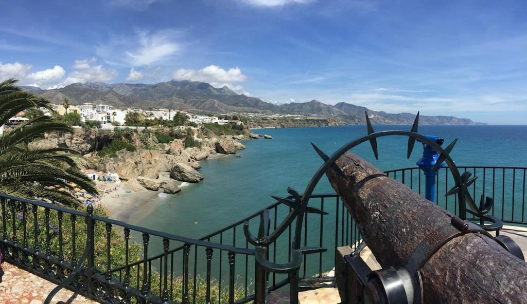 Edificio Verdemar - Stunning 1 Bed Apartment With Pool & Sea Views 네르하 외부 사진