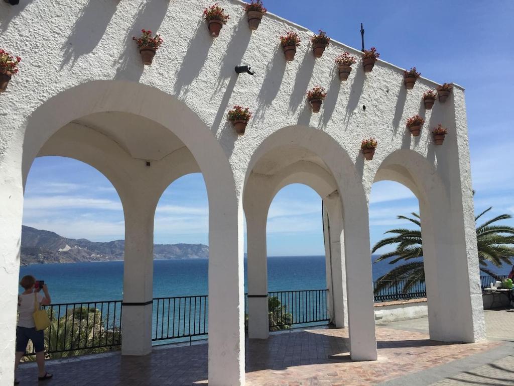 Edificio Verdemar - Stunning 1 Bed Apartment With Pool & Sea Views 네르하 외부 사진