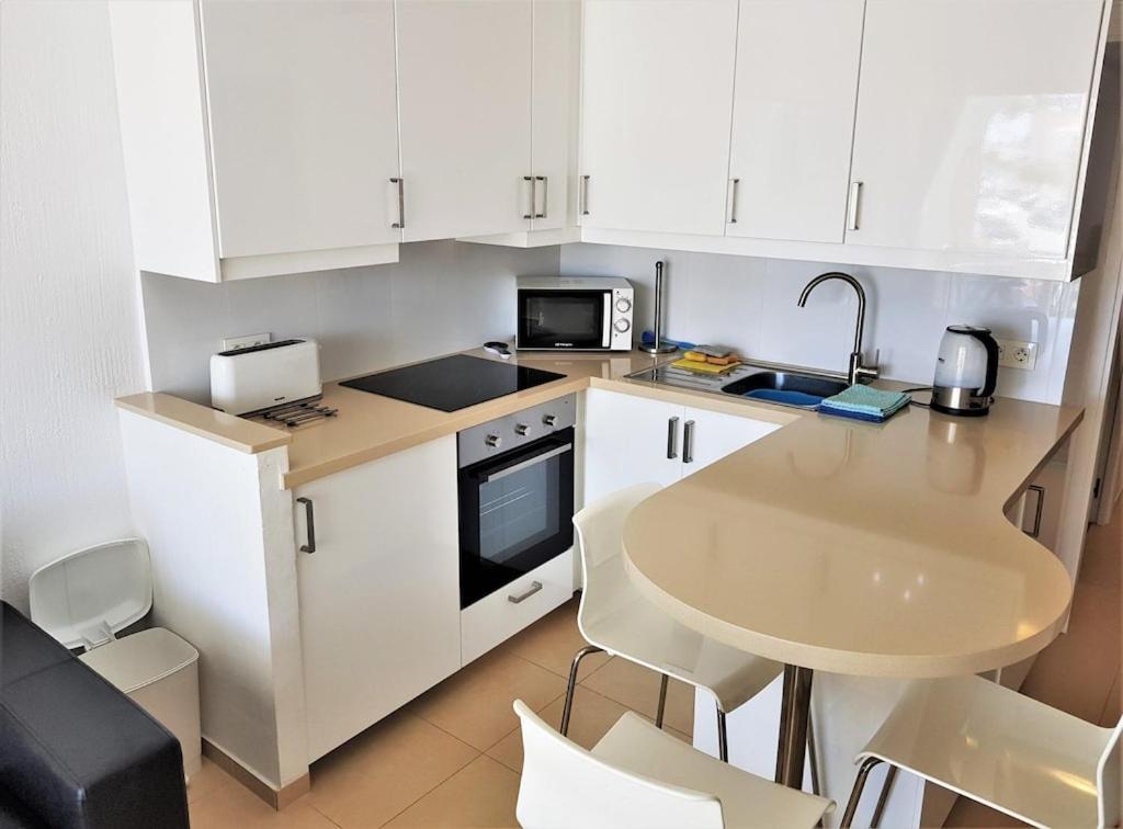 Edificio Verdemar - Stunning 1 Bed Apartment With Pool & Sea Views 네르하 외부 사진